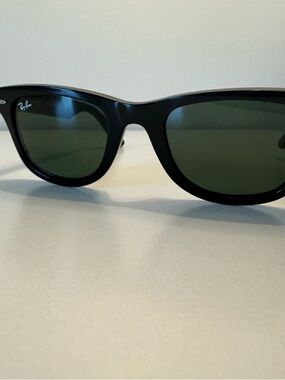 Ray-Ban Black Wayfarer Sunglasses (Unisex)